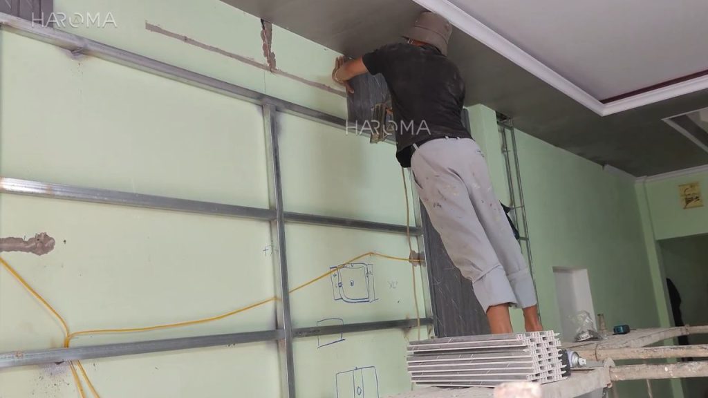 Sử dụng hệ khung xương thi công tấm ốp nhựa trong nhà