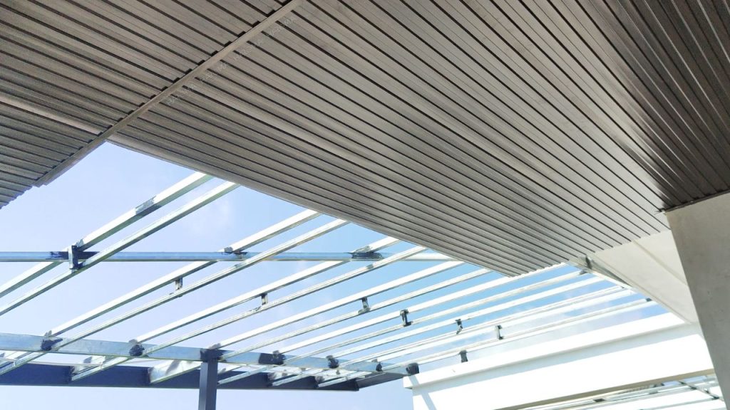 Lắp đặt phào chỉ thi công trần panel