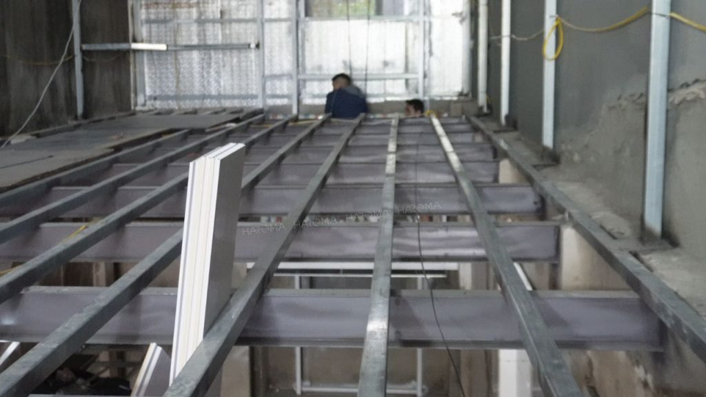 Đảm bảo khoảng cách thi công khung xương sàn chịu lực