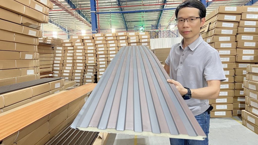 Báo giá tâm lam sóng nhựa và tấm panel lam sóng