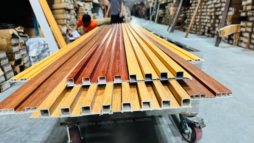 Tấm ốp nhựa lam sóng - Vật liệu ốp tường trần xu hướng