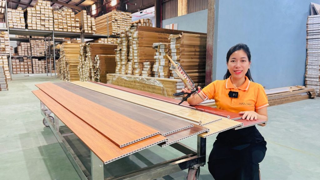 Báo giá cầu thang nhựa vân gỗ mới nhất tại tổng kho